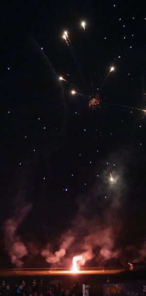 718